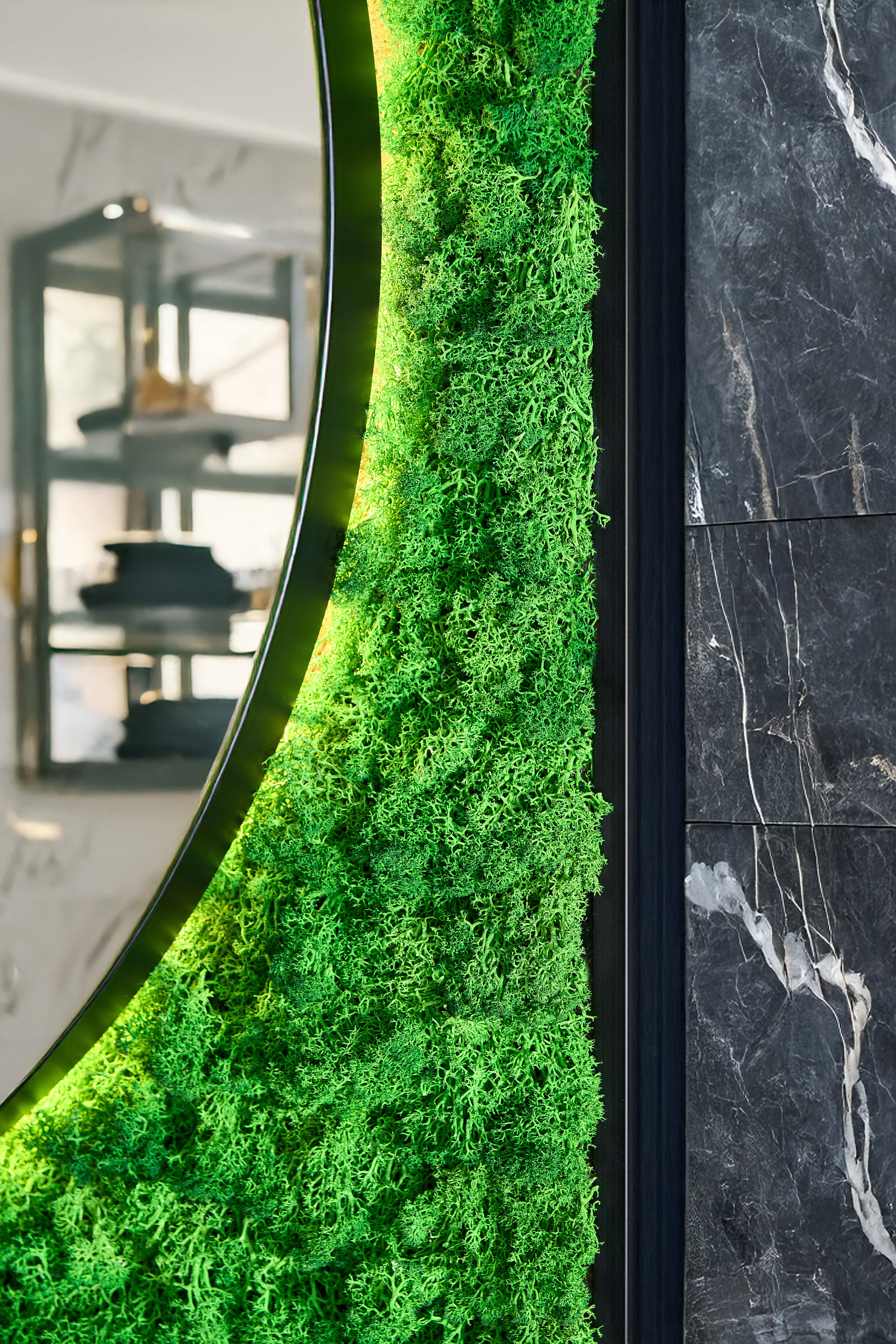 Big wall mirror(right edge)